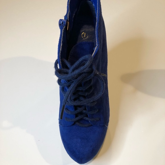 Diva Lounge Platform Booties - Picture 3 of 7